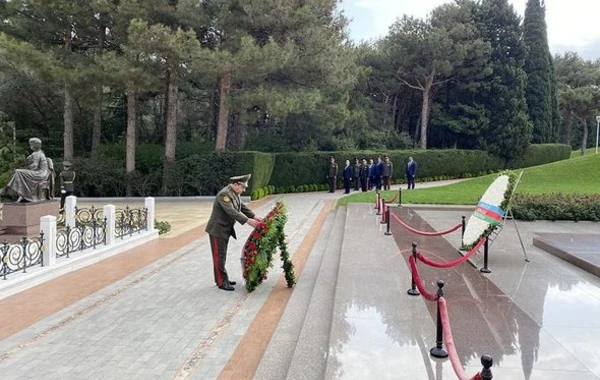 Azərbaycan və Tacikistan müdafiə nazirləri hərbi əməkdaşlıq məsələlərini müzakirə ediblər - FOTO/VİDEO
