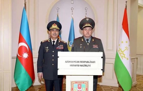 Azərbaycan və Tacikistan müdafiə nazirləri hərbi əməkdaşlıq məsələlərini müzakirə ediblər - FOTO/VİDEO