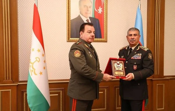 Azərbaycan və Tacikistan müdafiə nazirləri hərbi əməkdaşlıq məsələlərini müzakirə ediblər - FOTO/VİDEO