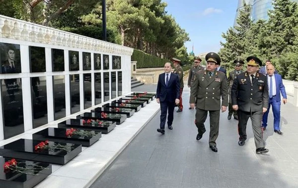 Azərbaycan və Tacikistan müdafiə nazirləri hərbi əməkdaşlıq məsələlərini müzakirə ediblər - FOTO/VİDEO