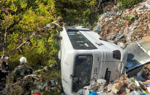 В Гяндже опрокинулся пассажирский автобус: есть пострадавшие - ОБНОВЛЕНО + ВИДЕО