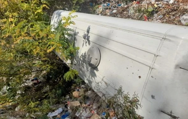 В Гяндже опрокинулся пассажирский автобус: есть пострадавшие - ОБНОВЛЕНО + ВИДЕО