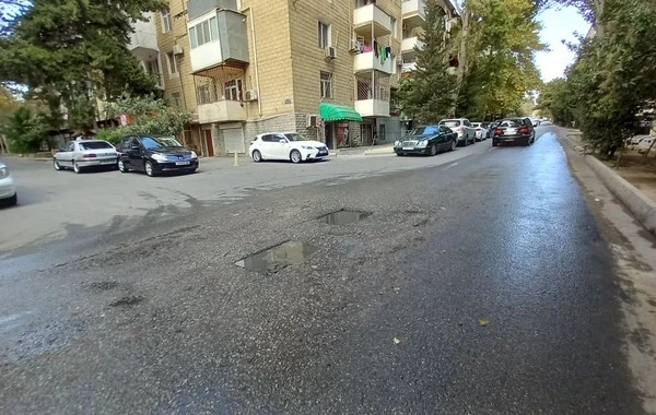 Bakının mərkəzində içməli su küçəyə axıdılır? - İDDİA - FOTO
