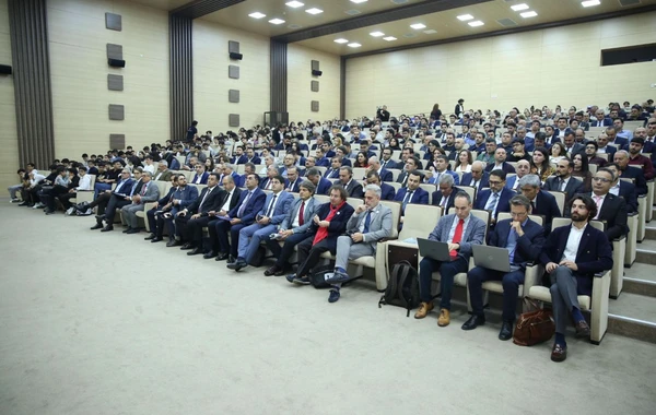 SOCAR-ın Bakı Ali Neft Məktəbində konfrans keçirildi