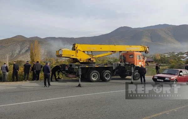 Şəkidə “TIR” dərəyə aşıb - FOTO