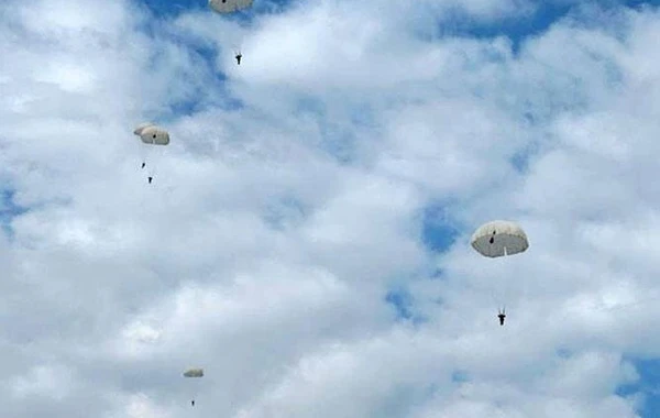 Sualtı hücum xüsusi təyinatlılarının hava desant hazırlığından görüntülər - FOTO/VİDEO
