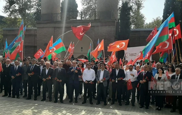 Gəncədə Türkiyə Cümhuriyyətinin yaranmasının 100-cü ildönümü münasibətilə yürüş keçirilir - FOTO