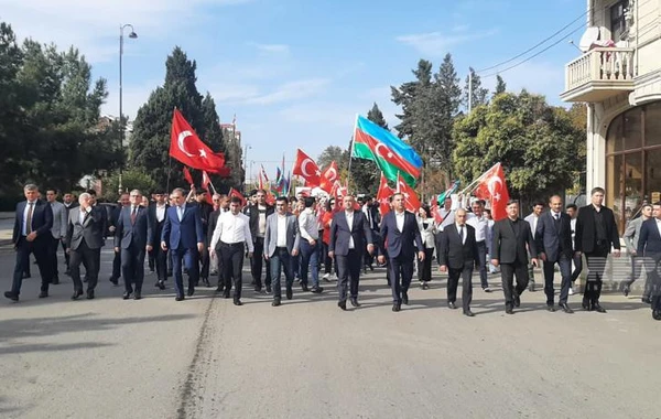 Gəncədə Türkiyə Cümhuriyyətinin yaranmasının 100-cü ildönümü münasibətilə yürüş keçirilir - FOTO