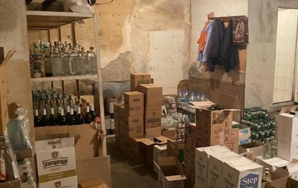 В Баку выявлены нарушения на одном из объектов по продаже алкогольных напитков - ФОТО