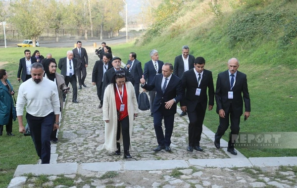 TÜRKSOY-un teatr rəhbərləri Şuşanı gəziblər - FOTO