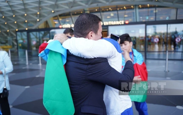 Avropa çempionatında 3 qızıl, 1 gümüş medal qazanan karateçilərimiz Vətənə qayıdıblar - FOTO