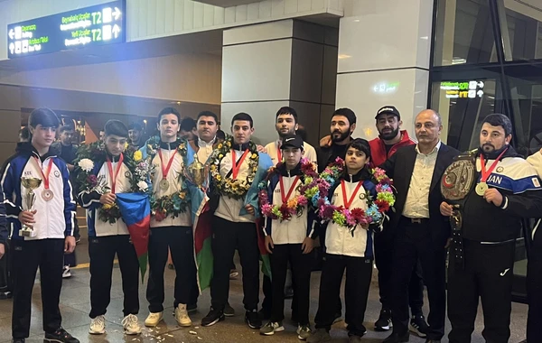 Dünya çempionatında uğur qazanan idmançılarımız Vətənə qayıdıb - FOTO