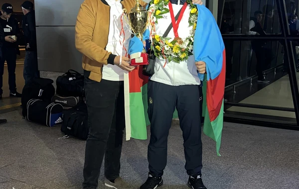 Dünya çempionatında uğur qazanan idmançılarımız Vətənə qayıdıb - FOTO