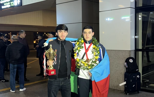 Dünya çempionatında uğur qazanan idmançılarımız Vətənə qayıdıb - FOTO