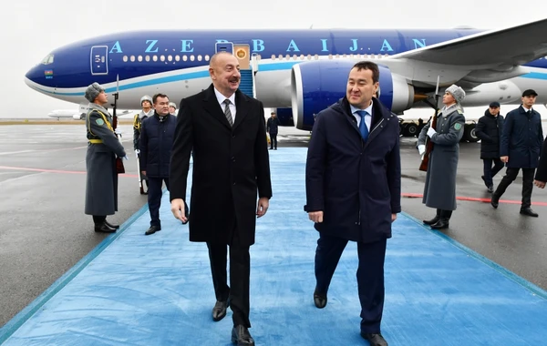 Президент Ильхам Алиев прибыл с визитом в Казахстан - ФОТО