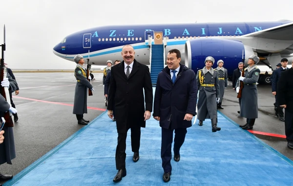 Президент Ильхам Алиев прибыл с визитом в Казахстан - ФОТО