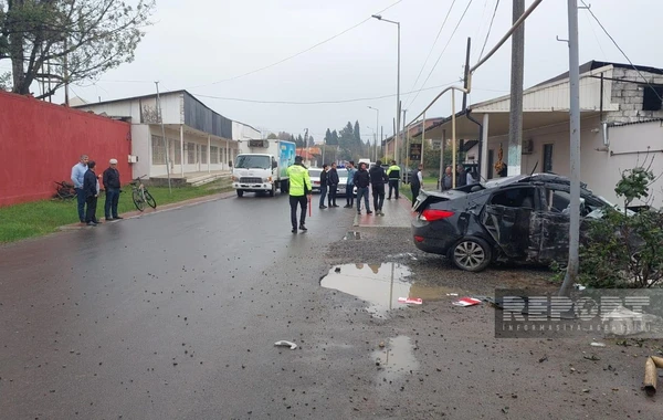 Lənkəranda dostlar yumaq üçün götürdükləri avtomobillə ağır qəza törədiblər - YENİLƏNİB - FOTO