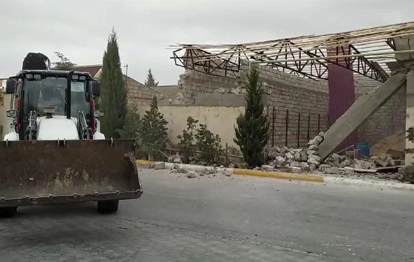 Bakıda qanunsuz tikililər sökülüb - FOTO/VİDEO