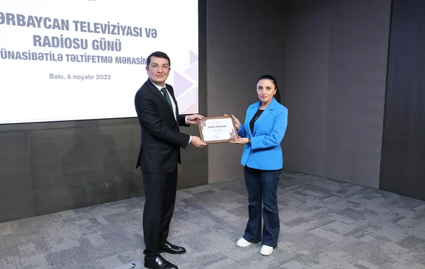 Bir sıra televiziya işçiləri Fəxri fərmanla təltif edilib - FOTO