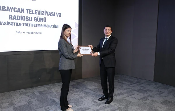 Bir sıra televiziya işçiləri Fəxri fərmanla təltif edilib - FOTO