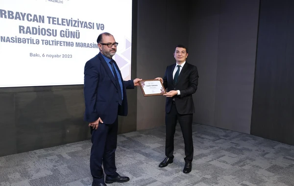 Bir sıra televiziya işçiləri Fəxri fərmanla təltif edilib - FOTO