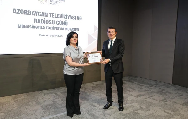 Bir sıra televiziya işçiləri Fəxri fərmanla təltif edilib - FOTO
