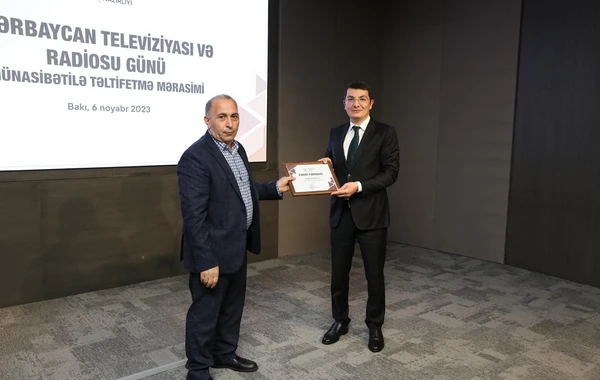 Bir sıra televiziya işçiləri Fəxri fərmanla təltif edilib - FOTO