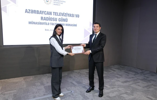 Bir sıra televiziya işçiləri Fəxri fərmanla təltif edilib - FOTO
