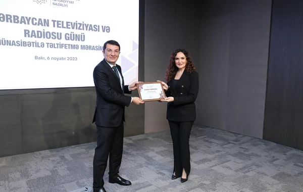 Bir sıra televiziya işçiləri Fəxri fərmanla təltif edilib - FOTO