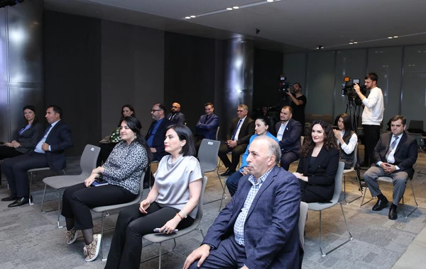 Bir sıra televiziya işçiləri Fəxri fərmanla təltif edilib - FOTO