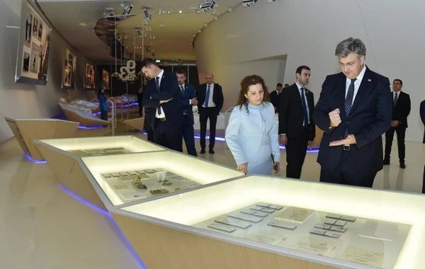 Премьер-министр Хорватии ознакомился с Центром Гейдара Алиева - ФОТО