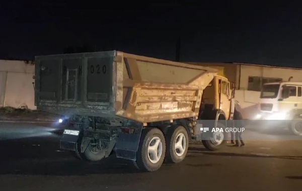 Bakıda yük maşınları toqquşub, xəsarət alan var - FOTO