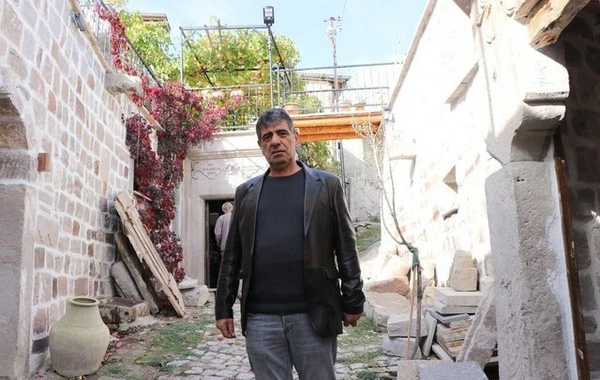 Türkiyə sakini evinin altında 2 min yaşı olan yeraltı şəhər tapdı - FOTO