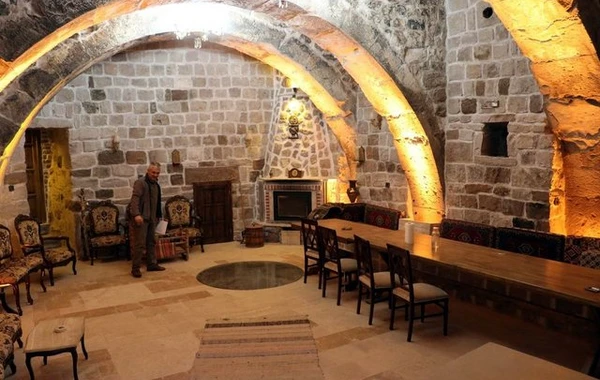 Türkiyə sakini evinin altında 2 min yaşı olan yeraltı şəhər tapdı - FOTO