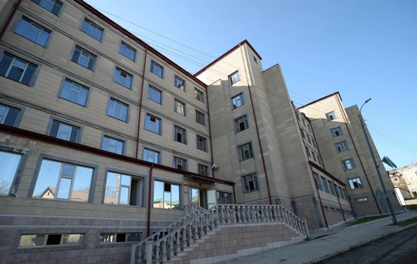 İlham Əliyev və Mehriban Əliyeva Şuşada peşə məktəbinin və kollecin binasına baxış keçiriblər - YENİLƏNİB