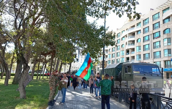 В Баку в связи с Днем Победы прошло шествие военнослужащих - ОБНОВЛЕНО + ВИДЕО