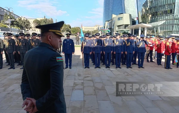 В Баку в связи с Днем Победы прошло шествие военнослужащих - ОБНОВЛЕНО + ВИДЕО