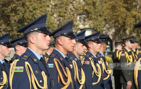 В Баку в связи с Днем Победы прошло шествие военнослужащих - ОБНОВЛЕНО + ВИДЕО