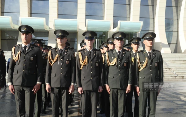 В Баку в связи с Днем Победы прошло шествие военнослужащих - ОБНОВЛЕНО + ВИДЕО