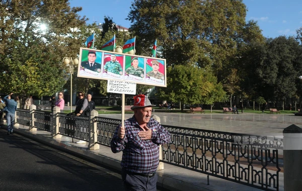В Баку в связи с Днем Победы прошло шествие военнослужащих - ОБНОВЛЕНО + ВИДЕО