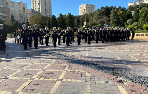 В Баку в связи с Днем Победы прошло шествие военнослужащих - ОБНОВЛЕНО + ВИДЕО