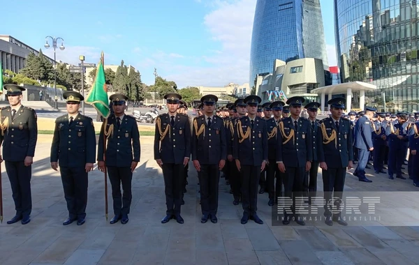 В Баку в связи с Днем Победы прошло шествие военнослужащих - ОБНОВЛЕНО + ВИДЕО