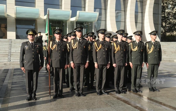 В Баку в связи с Днем Победы прошло шествие военнослужащих - ОБНОВЛЕНО + ВИДЕО