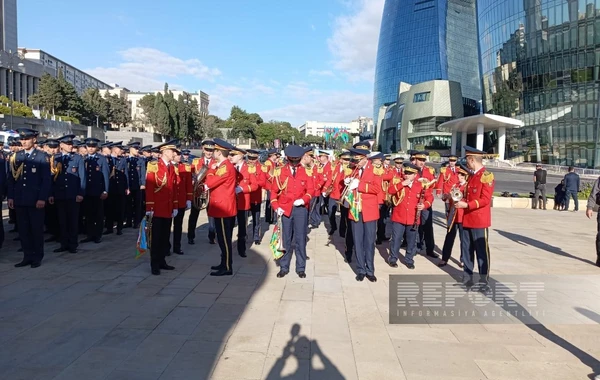 В Баку в связи с Днем Победы прошло шествие военнослужащих - ОБНОВЛЕНО + ВИДЕО