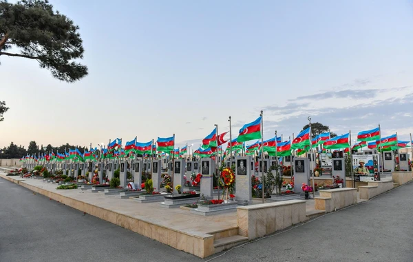 Руководство Госпогранслужбы посетило II Аллею шехидов - ФОТО