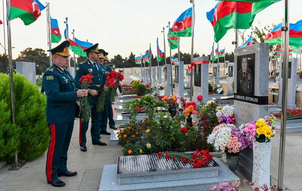 Руководство Госпогранслужбы посетило II Аллею шехидов - ФОТО