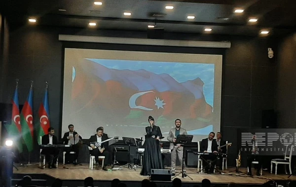 Gəncədə 9 Noyabr - Dövlət Bayrağı Günü münasibətilə konsert proqramı keçirilib - FOTO