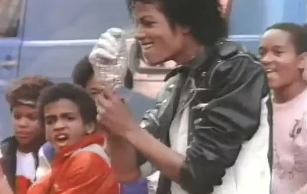 Maykl Ceksonun bu pencəyi hərracda 306 min dollara satıldı - FOTO