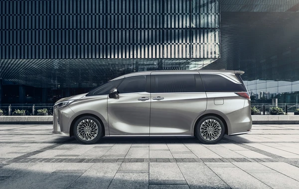 TAM YENİ LEXUS LM