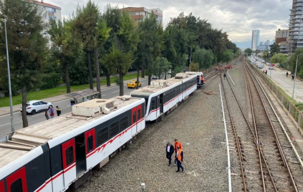 Türkiyədə metro reysdən çıxıb platformanın divarına çırpıldı - FOTO/VİDEO